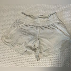 Lululemon tracker short 4” inseam size 6